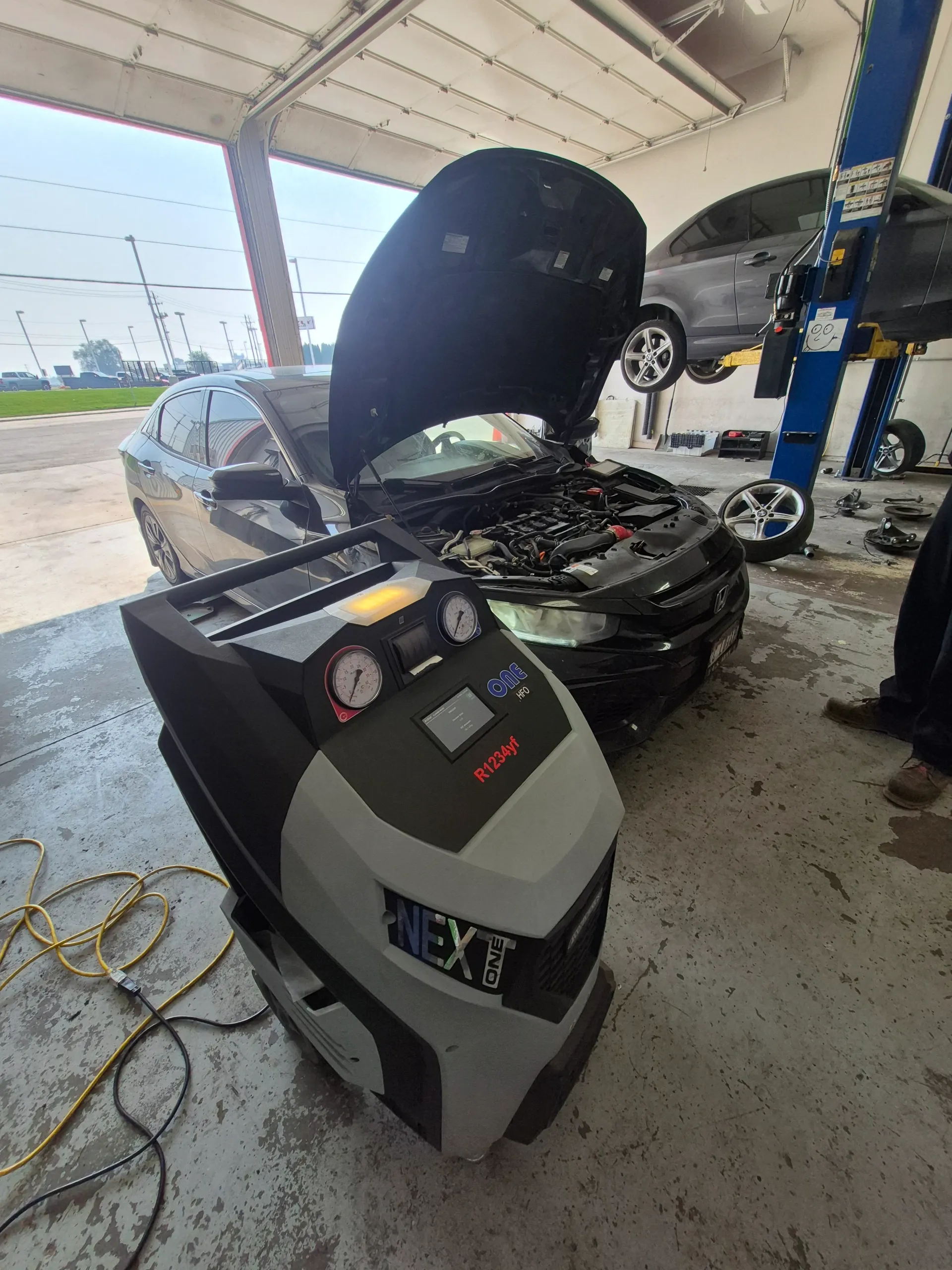 auto air conditioning service machine and vehicle on lift